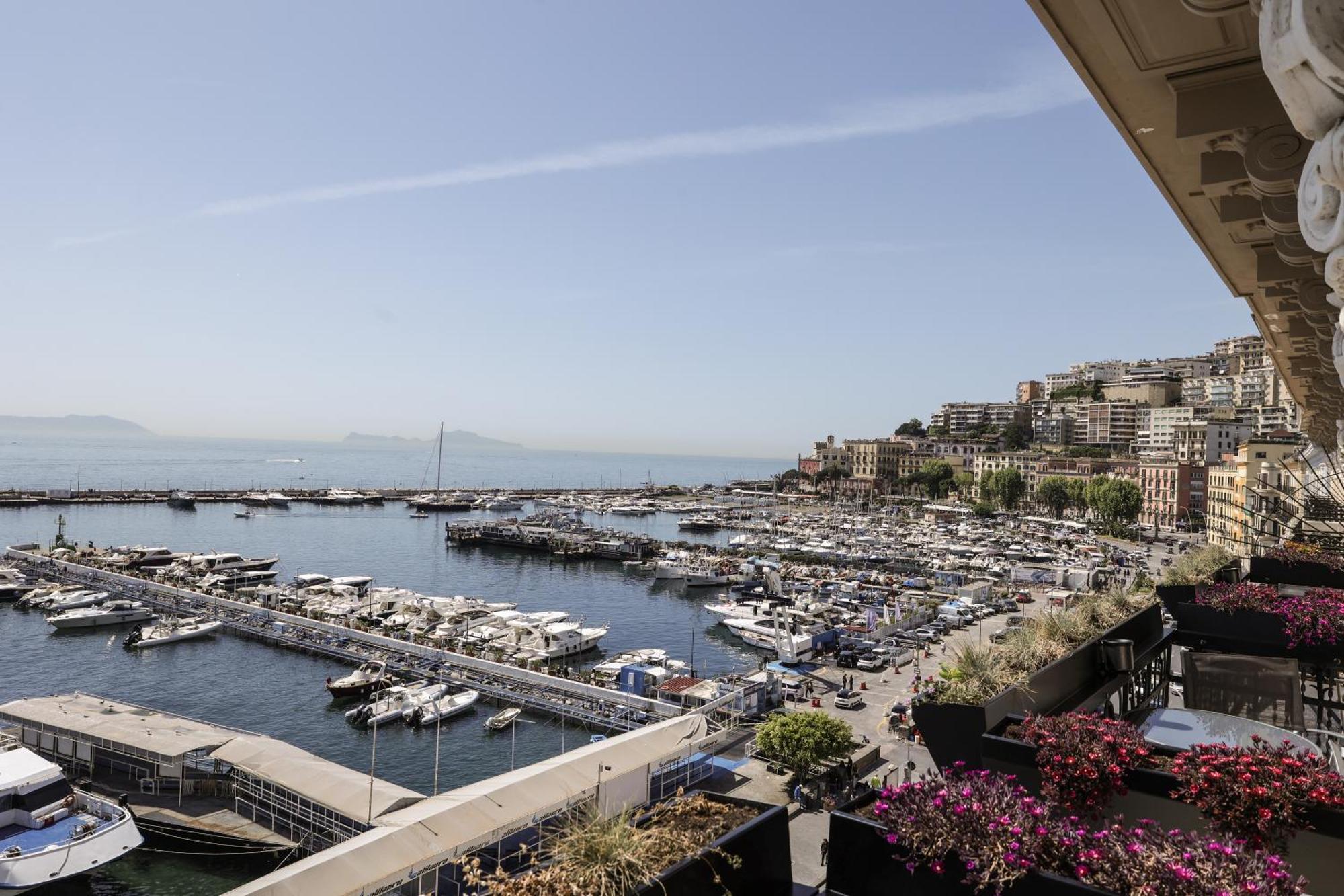 Demetra Luxury Suites Naples Extérieur photo